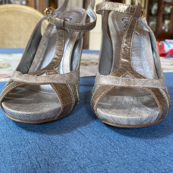 Carlos Santana Leather Metallic Multi-color 5” Heel Sandals - Picture 2 of 8